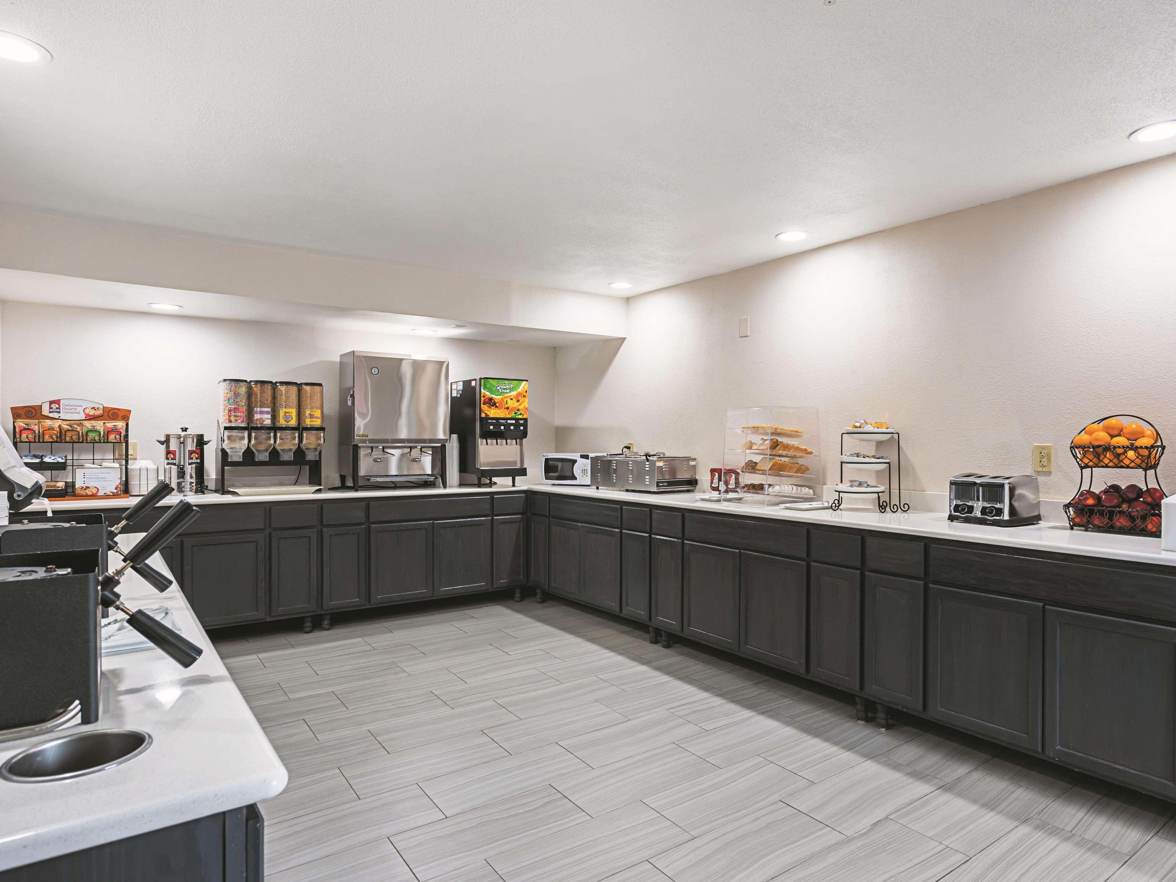 La Quinta By Wyndham Minneapolis Northwest Brooklyn Park Exterior photo